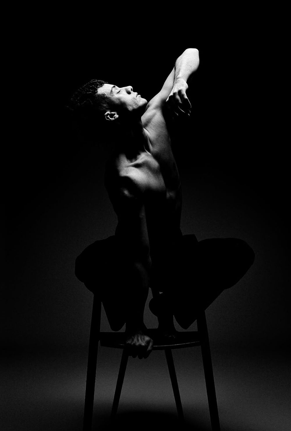 Sculptural pose black and white